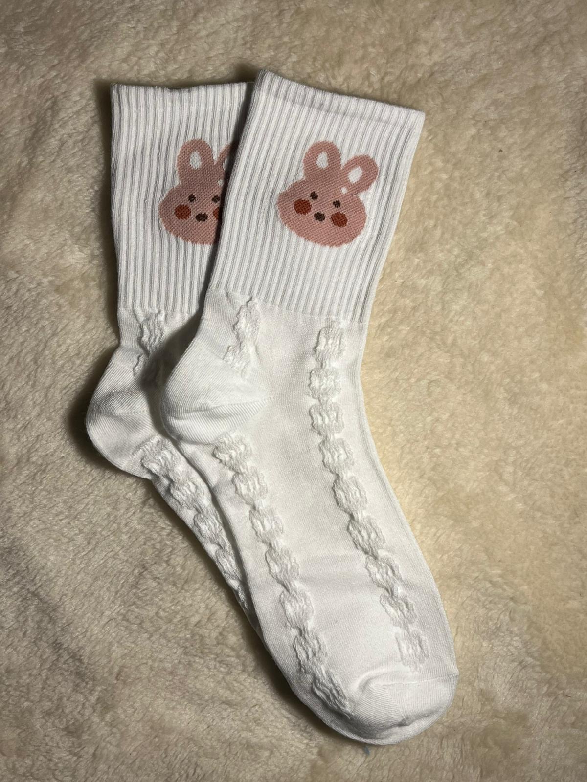 جرابات ارنوب ابيض